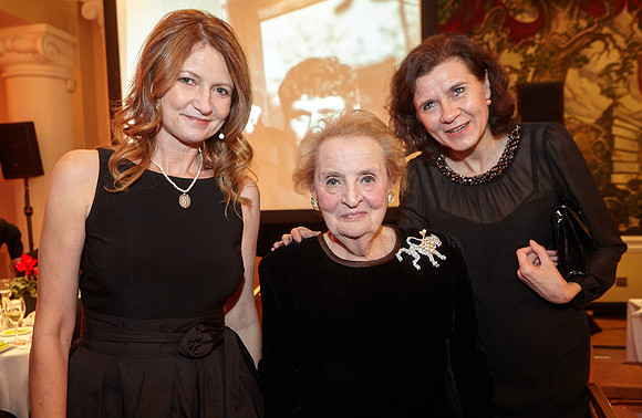 Gala DinnerNovember 18, at 6:30 pmProgram: The Václav Havel Library Foundation and the American Friends of the CzechRepublic have organized a very special Gala Dinner Gala Dinner commemorating thehist