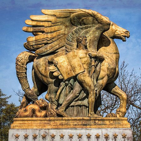 Momorial Bridge Statue in Washington, DC