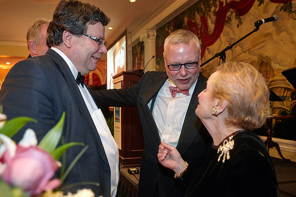 Gala DinnerNovember 18, at 6:30 pmProgram: The Václav Havel Library Foundation and the American Friends of the CzechRepublic have organized a very special Gala Dinner Gala Dinner commemorating thehist