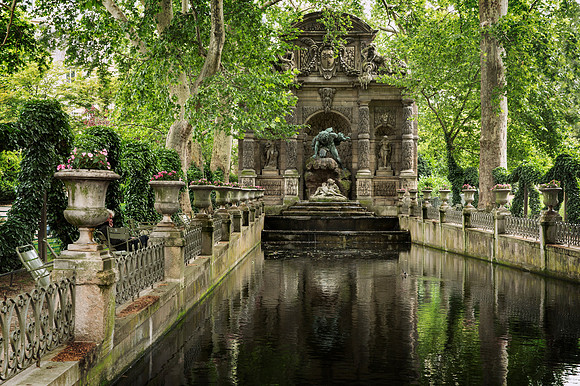 Medici Fountain in Jardin du Luxembourg
