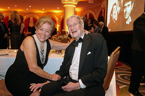 Gala DinnerNovember 18, at 6:30 pmProgram: The Václav Havel Library Foundation and the American Friends of the CzechRepublic have organized a very special Gala Dinner Gala Dinner commemorating thehist