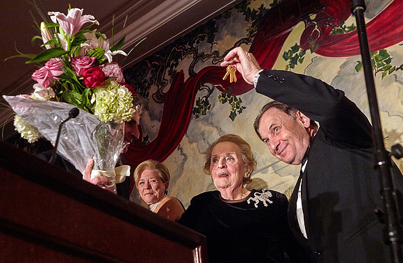 Gala DinnerNovember 18, at 6:30 pmProgram: The Václav Havel Library Foundation and the American Friends of the CzechRepublic have organized a very special Gala Dinner Gala Dinner commemorating thehist
