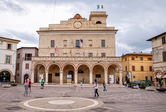 Montefalco Piazza