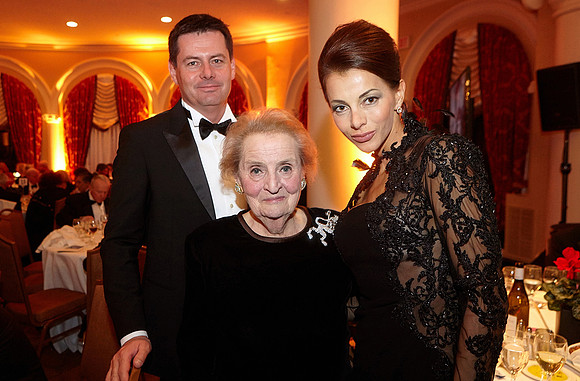 Gala DinnerNovember 18, at 6:30 pmProgram: The Václav Havel Library Foundation and the American Friends of the CzechRepublic have organized a very special Gala Dinner Gala Dinner commemorating thehist